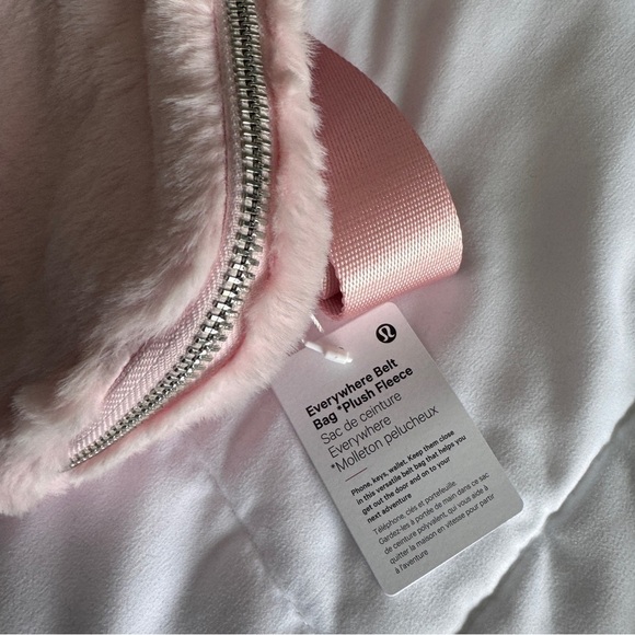 Everywhere Belt Bag Plush Fleece - Strawberry Milkshake - Picture 5 of 7